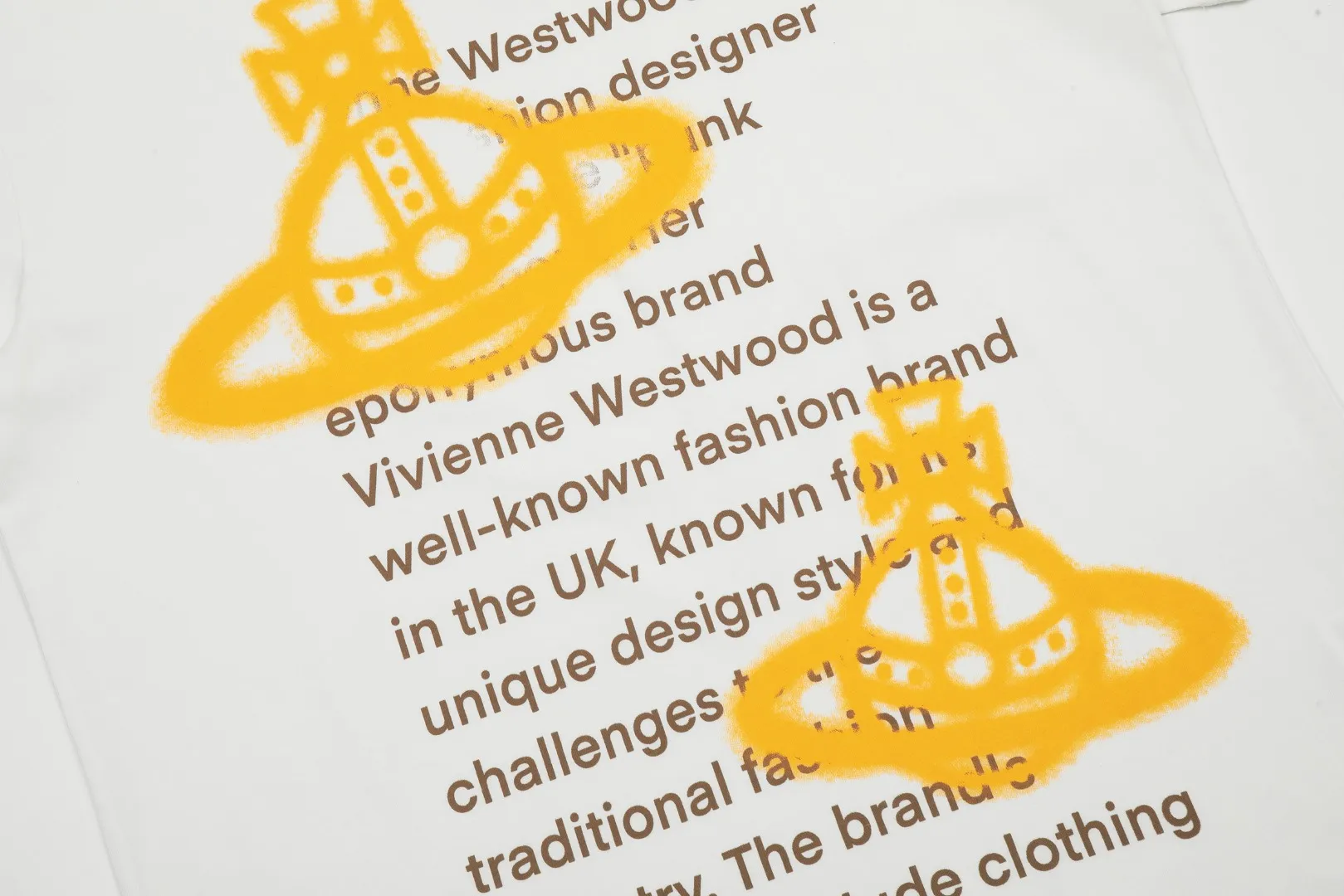 vivienne west wood Vivienne 2024 graffiti spray-painted letter full printed short sleeves 2024 top hot style No need to say more, directly open the details YB mold opening, correct seam details, full range of correct accessories, every detail is completely restored, directly filled up Color: White Size: XS-L